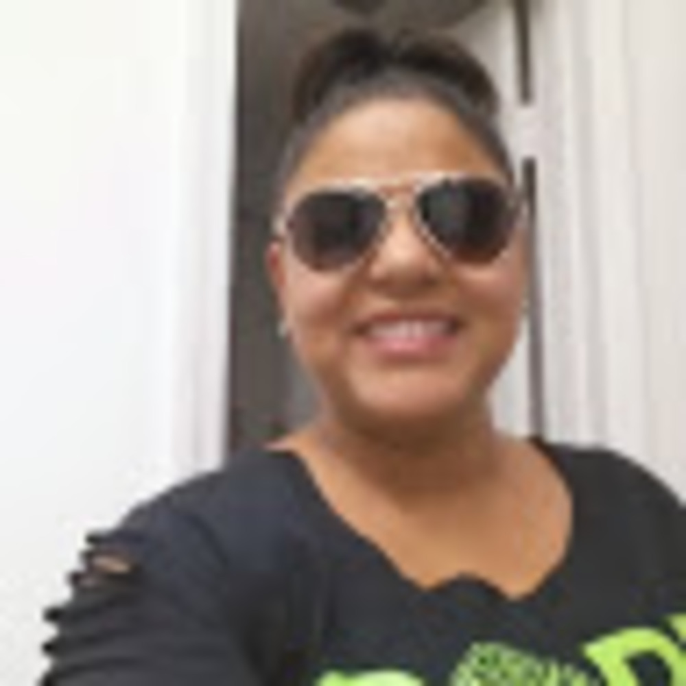 Meet your Posher, Deyanira